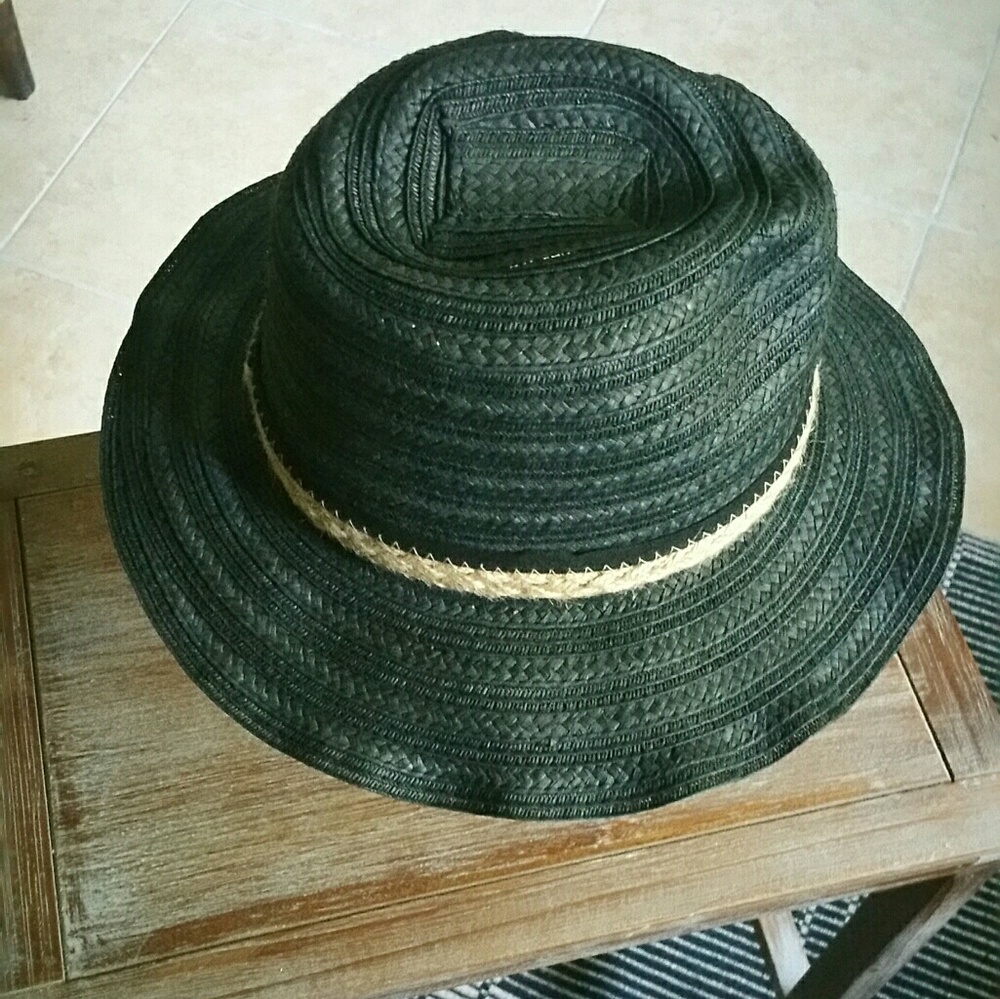 Need that flexible toss in your bag hat?